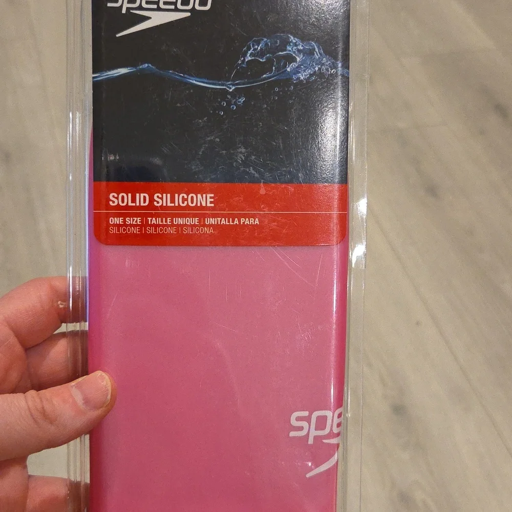 NWT Speedo Solid Silicone Cap